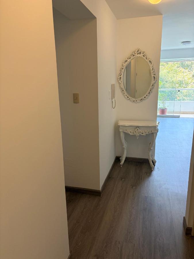 Amplio departamento con vista al parque San Isidro Lince - Chambres d'hôtes Lima
