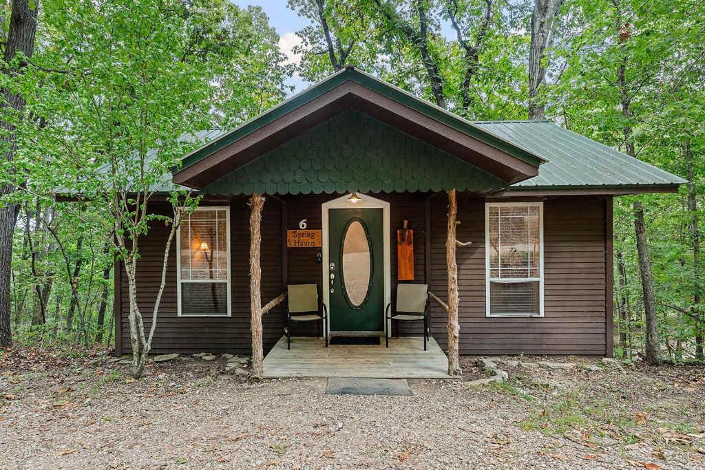 Ozark Spring Cabin 06 Spring Haven King Spa Tub - B&B Eureka Springs