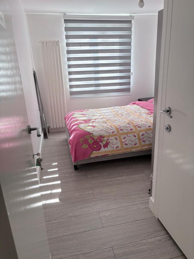 Small Double Bedroom with own WC in the room - Ferienwohnung Enfield Lock