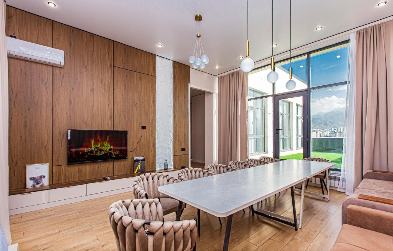 Квартира с террасой в центре города с видом на горы 154 - B&B Almaty