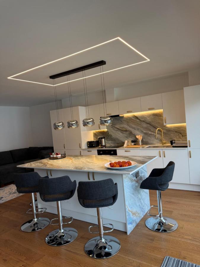 Luxury 4BD Modern House Near Station and London - Chambres d'hôtes Bushey