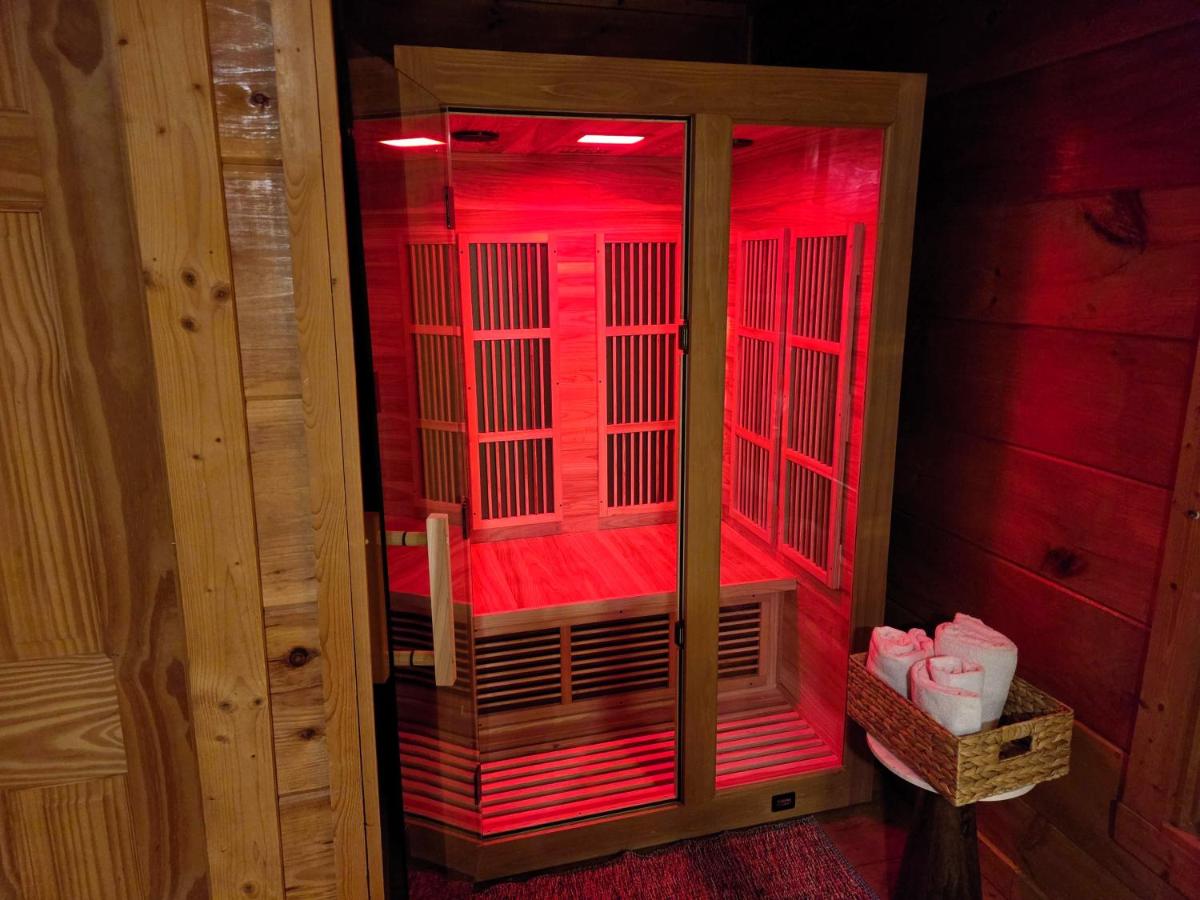 Private Wood Cabin - Scenic, Hot Tub, Pool Table, Family Fun, EV - B&B Sevierville