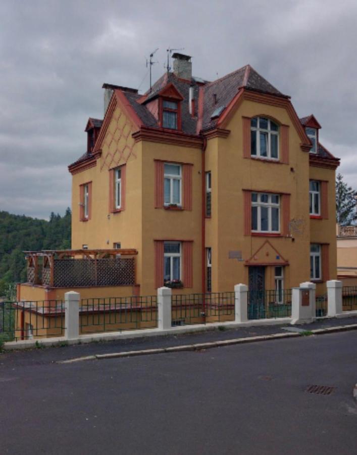 RomanceArt Apartments - Bed and Breakfast Karlsbad