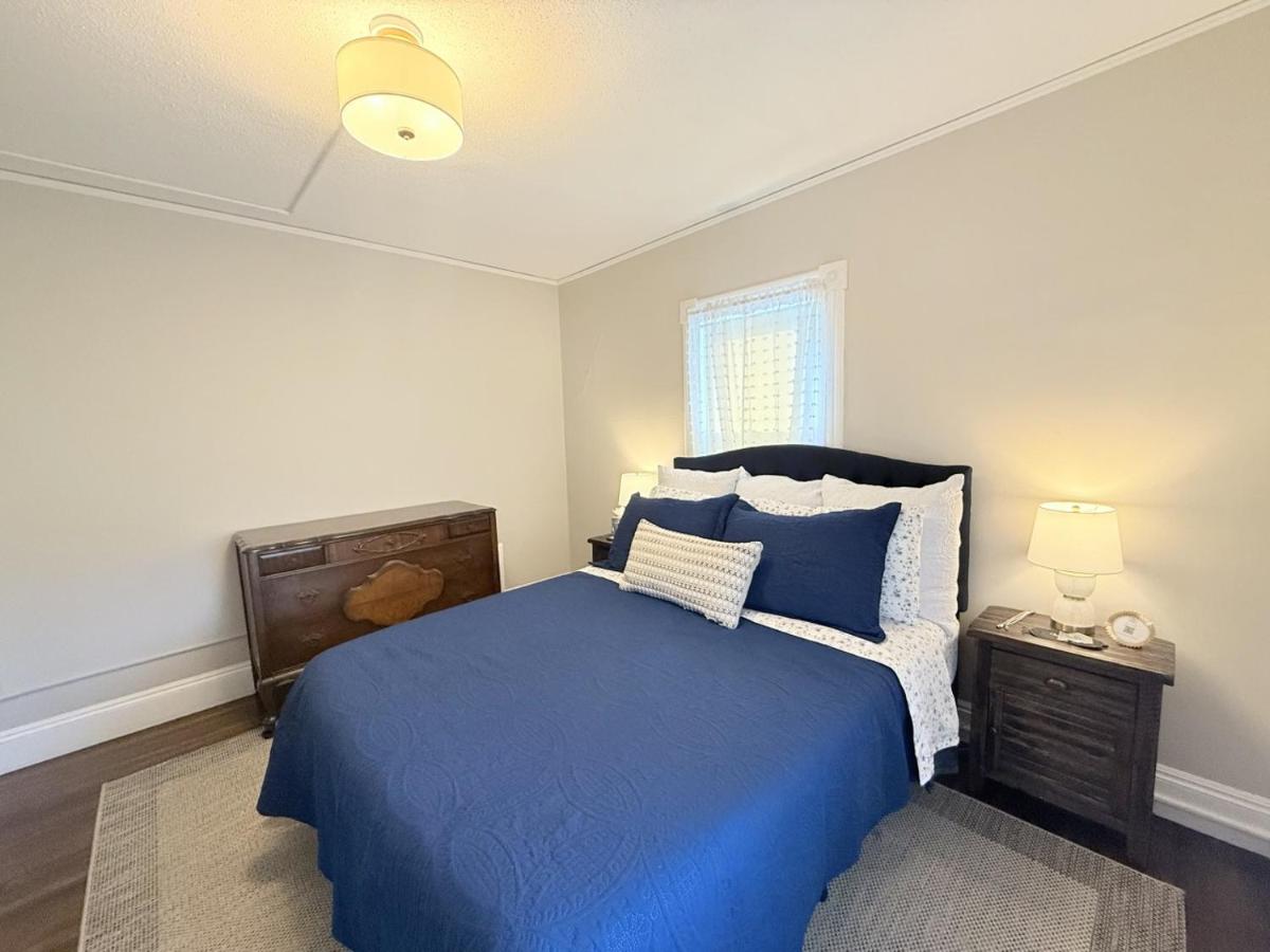 Prime West Hartford Center: Timeless Charm - B&B West Hartford