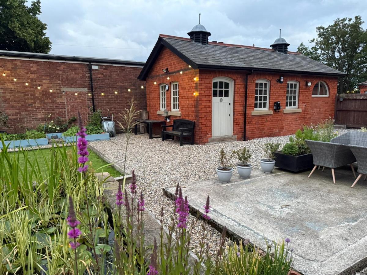 Cosy small cottage in Wirral Merseyside with kitchen - Ferienwohnung Lower Bebington