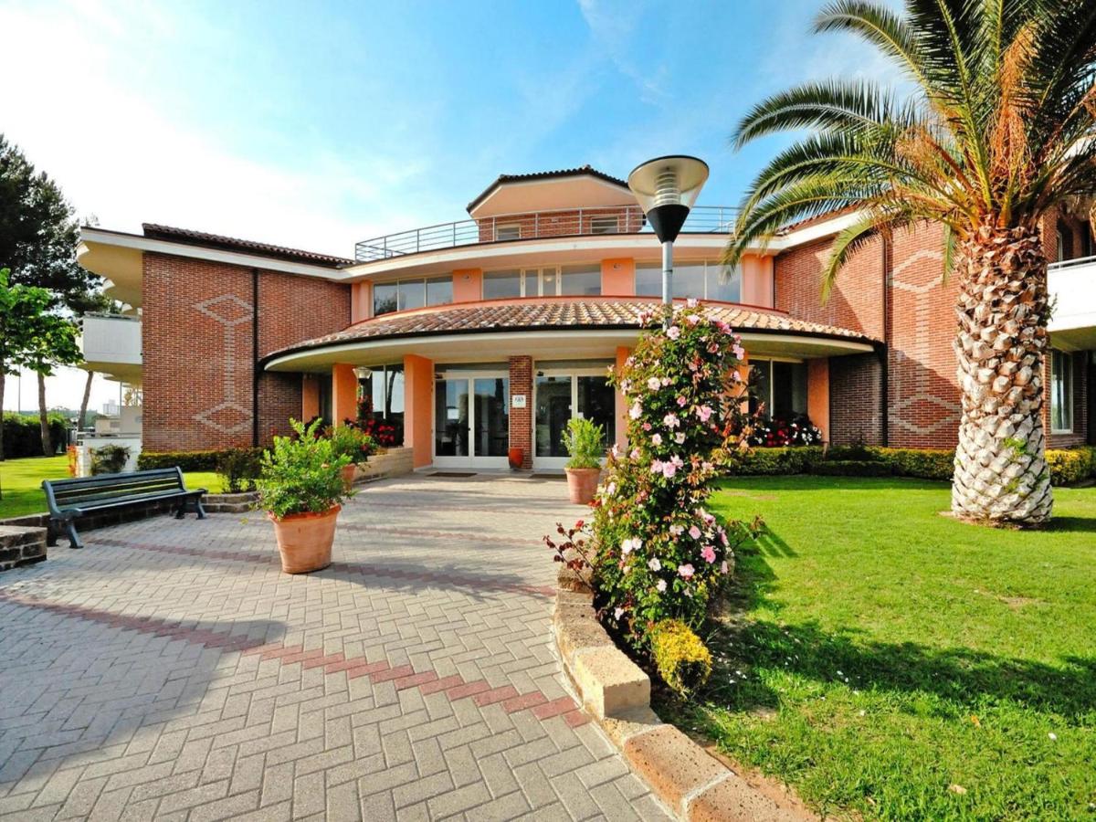Villa in Cecina Mare near Sandy Beaches - B&B Marina di Cecina