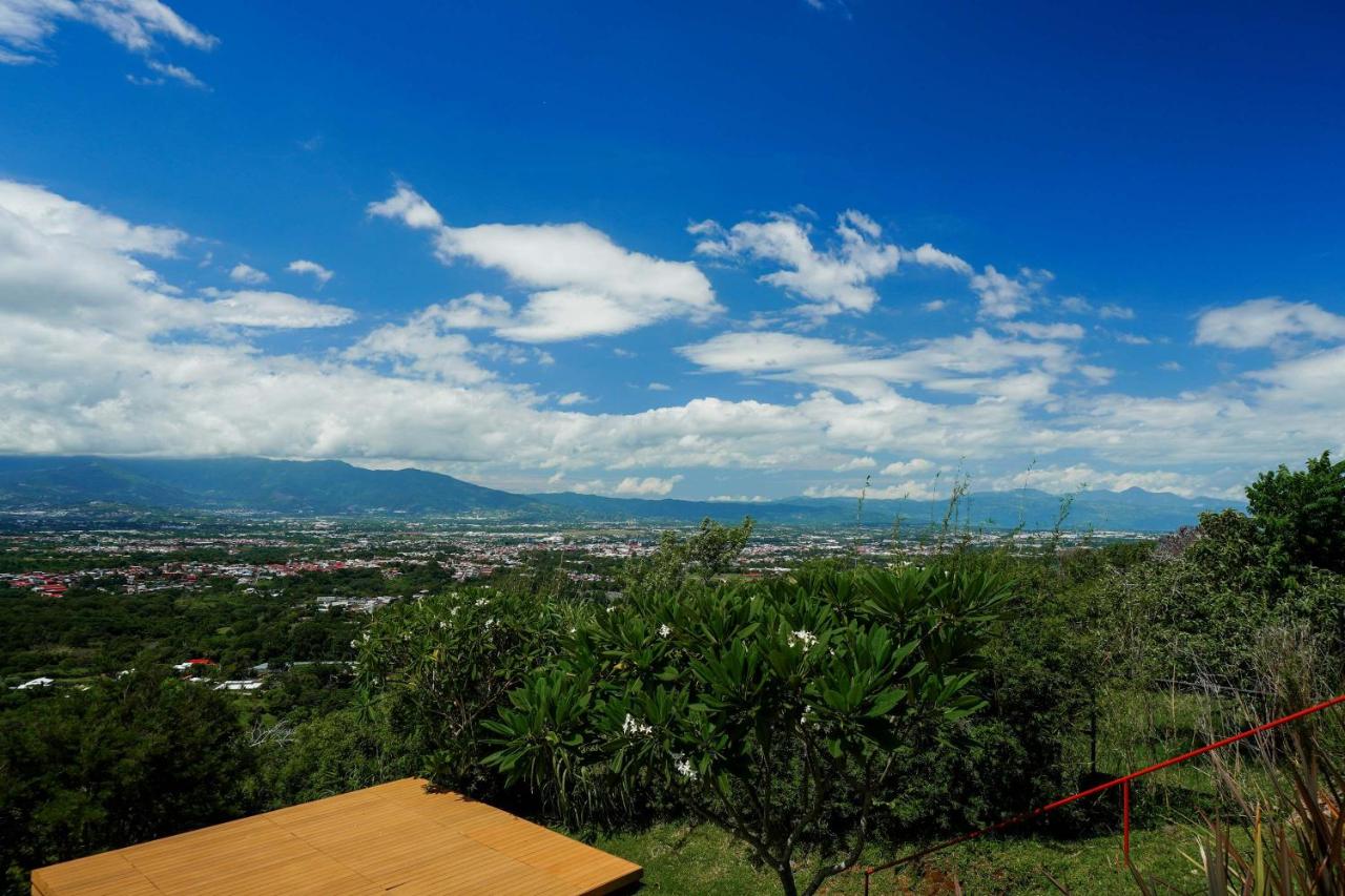 Stunning Views from Coffee Country Villa - 25 min to SJO - B&B Pilas