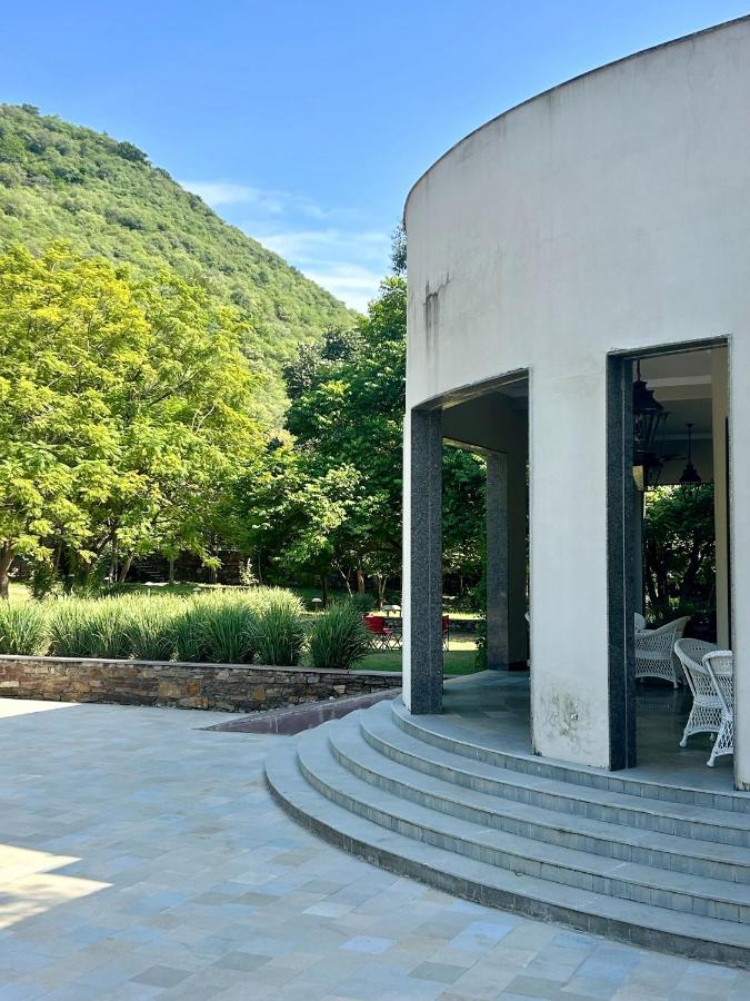 Surya Bagh - A Luxury Hideaway - 5 minutes to Ajabgarh, 10 minutes to Bhangarh & 20 minutes to Tehla, Sariska - B&B Ajabgarh