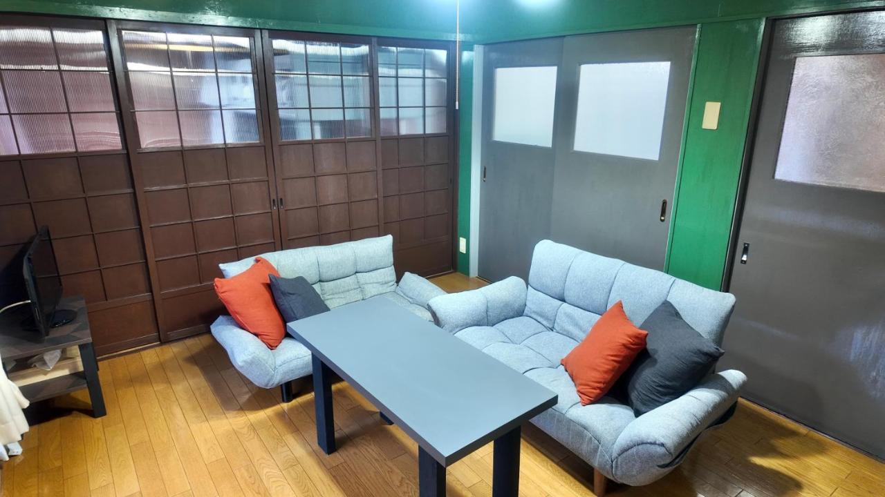 Grand Opening Sale!!! 最大3人まで-関西空港近く-JR日根野駅前-貸切一軒家 Entire House Near Kansai Airport-Max 3 people-The MARFA Guest House - Chambres d'hôtes Izumisano