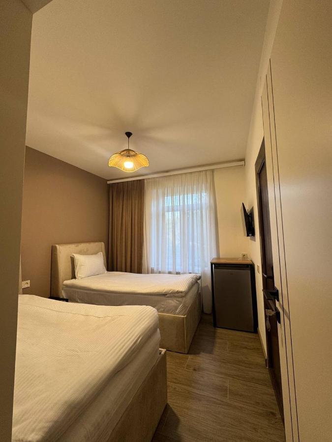 Zweibettzimmer mit Badewanne