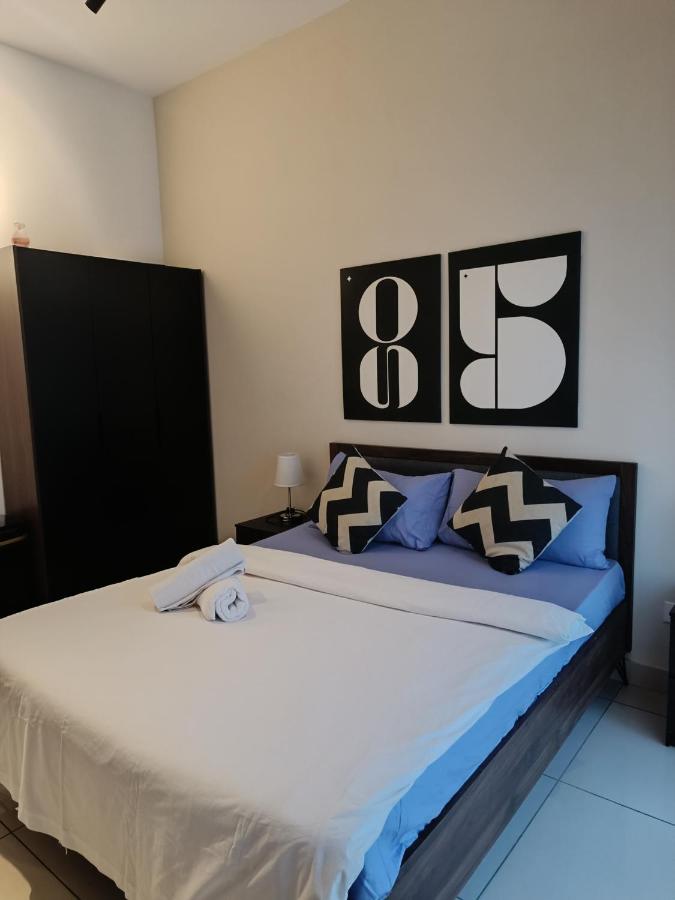 Deluxe Studio