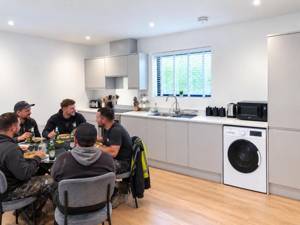 We Stay - St Neots - Premium 1 Bed Apartments - Town Centre - Private Parking - Bed and Breakfast Saint Neots