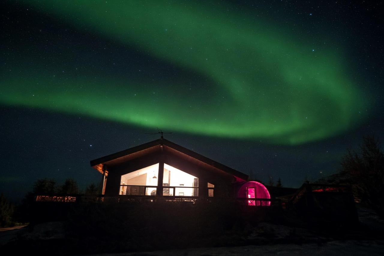 Golden Circle Lux Cabin/Cinema & Aurora Glasshouse - B&B Selfoss