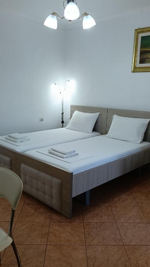 Antonis Apartment - B&B Himarë