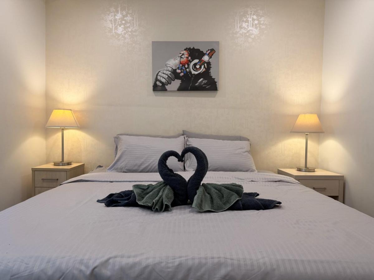 Modern 2 Bedroom Apartment in Adelaide CBD at the Balfours with Pool & Free Parking - B&B Adelaide