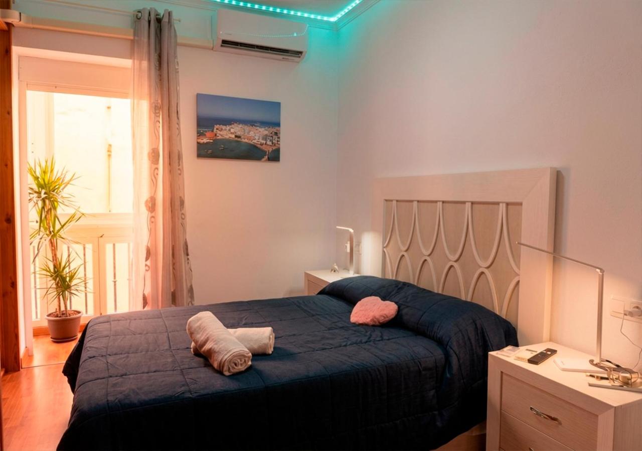 Apartalux Playa La Caleta - Bed and Breakfast Cádiz