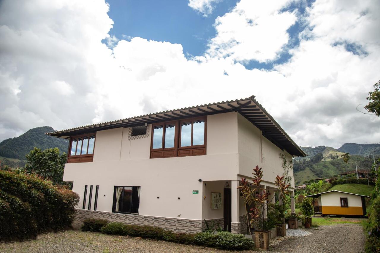 loft grupo y parejas AZUCENAS - B&B Jardín