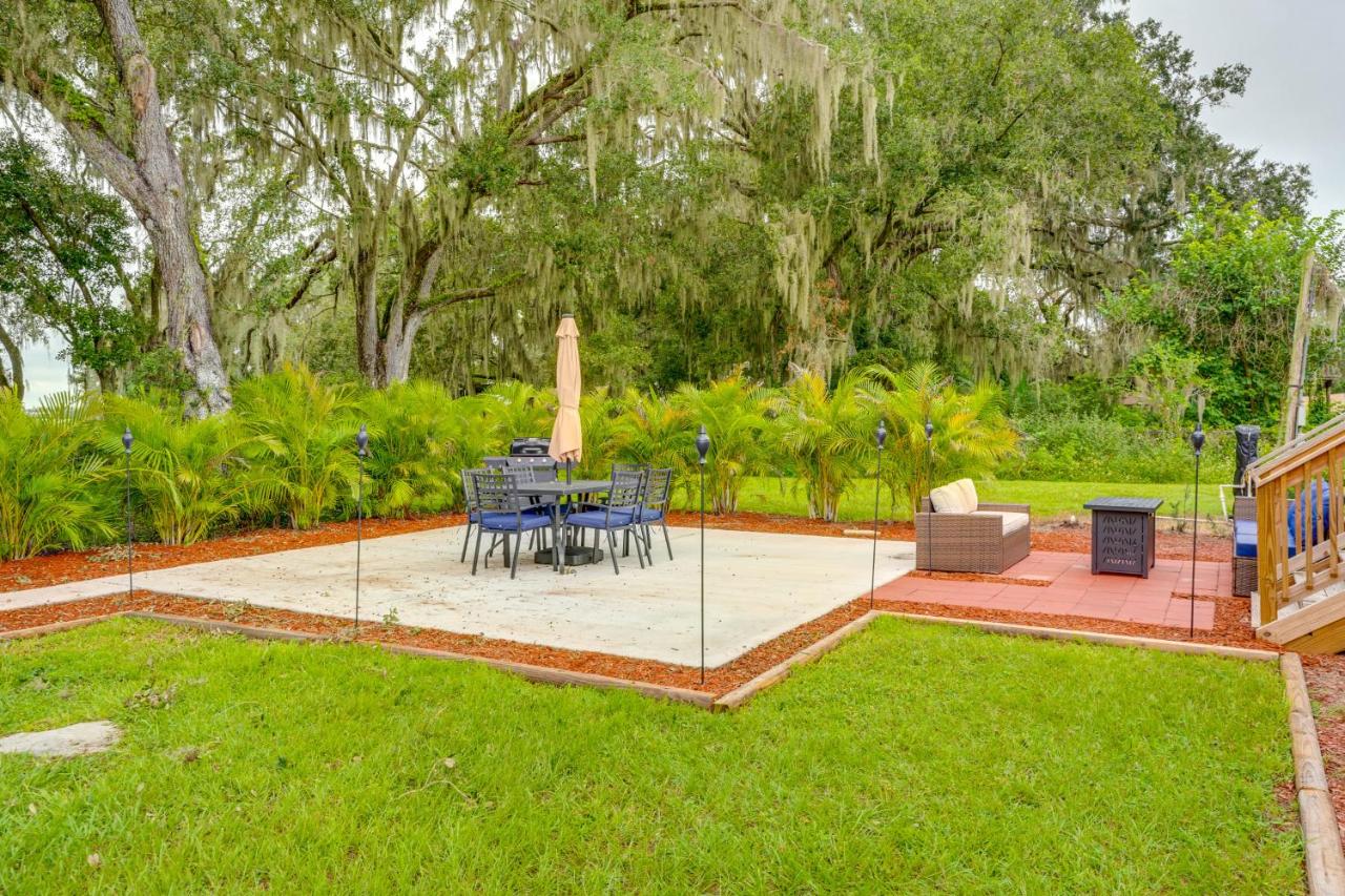 Easy I-4 Access: Central Florida Home w/ Fire Pit - Chambres d'hôtes Plant City