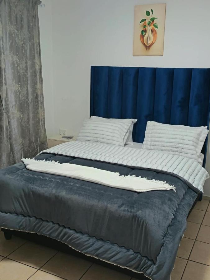 Habitación con cama grande 
