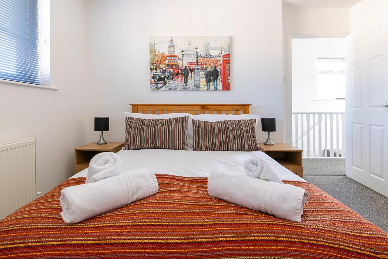 3 Bed House / sleeps 6 / Parking + EV Charger - Ferienwohnung Leicester