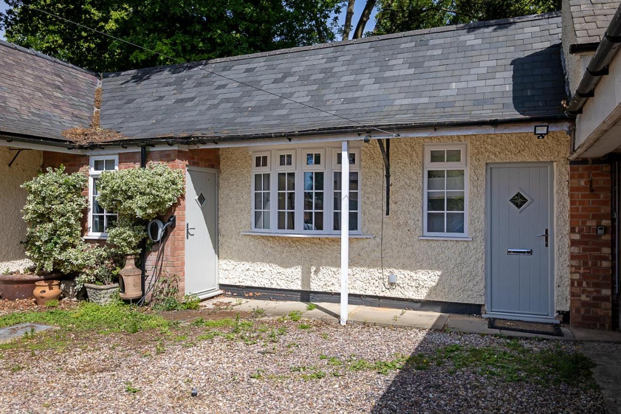 Elegant Village Stay | Parking + EV Charger - B&B Market Harborough