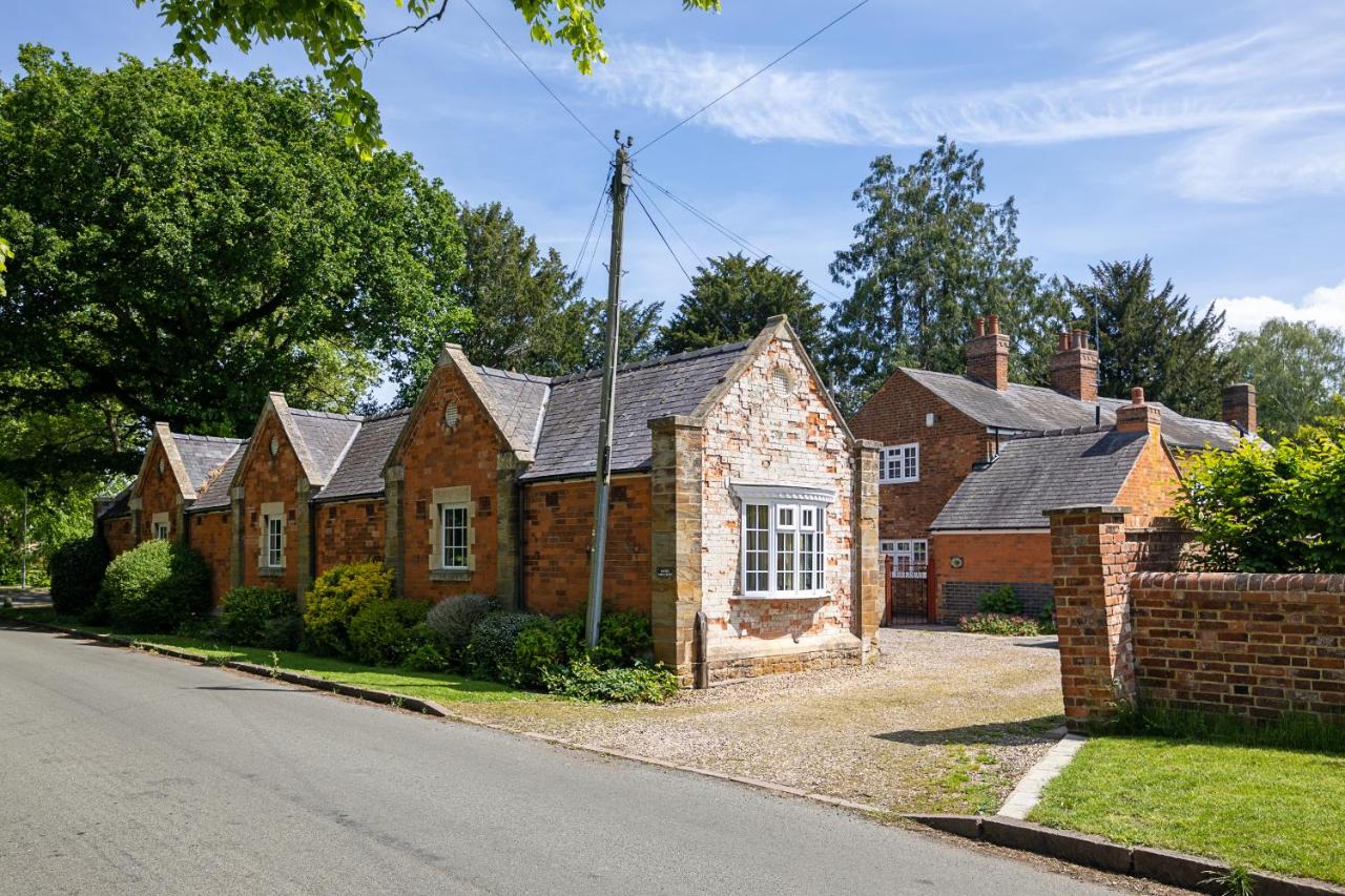 Elegant Village Stay | Parking + EV Charger - B&B Market Harborough