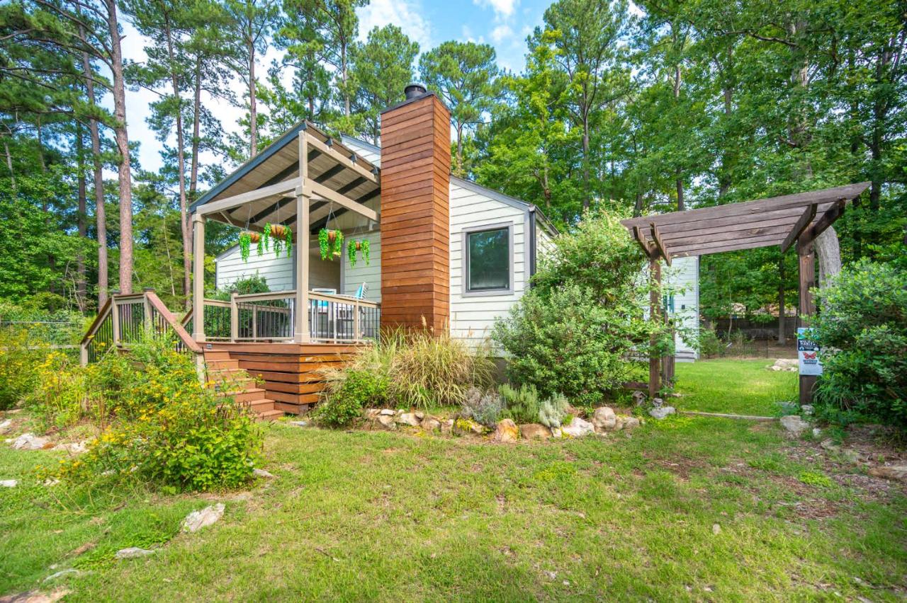Single Story Retreat with Pavilion - B&B Chapel Hill
