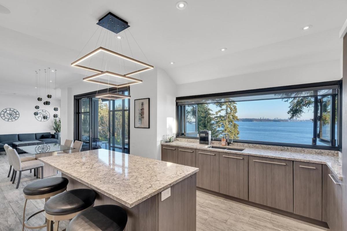 The Sunset Lane Waterfront Home - B&B West Vancouver