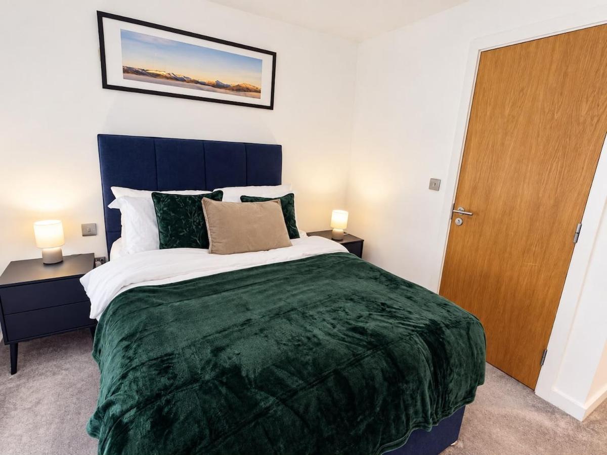 2BR Salford Haven with Balcony in Greater Manchester - B&B Manchester