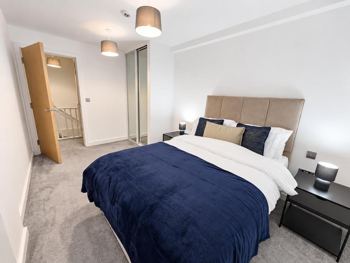 2BR Salford Haven with Balcony in Greater Manchester - B&B Manchester