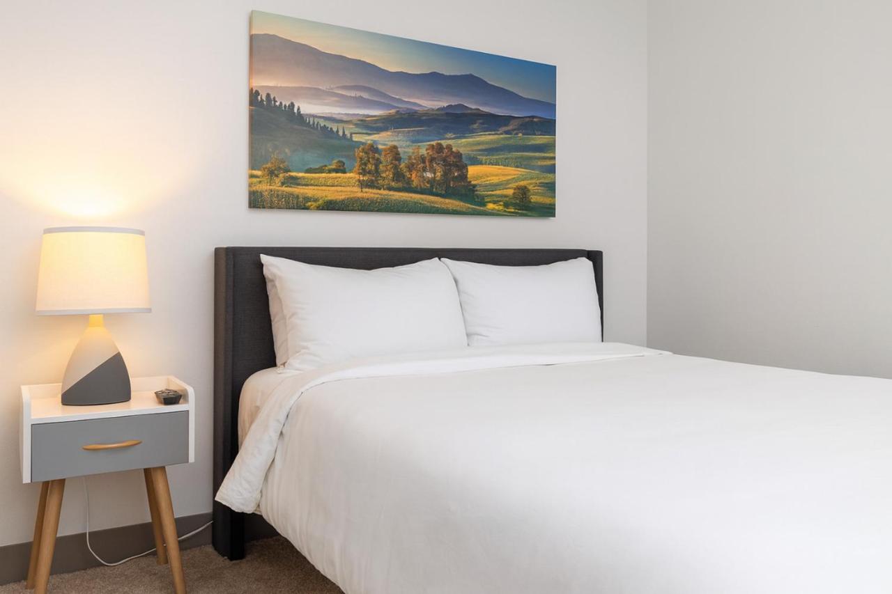 Modern 2BR Gem Rooftop Pool and Workspaces SH6 - B&B Birmingham