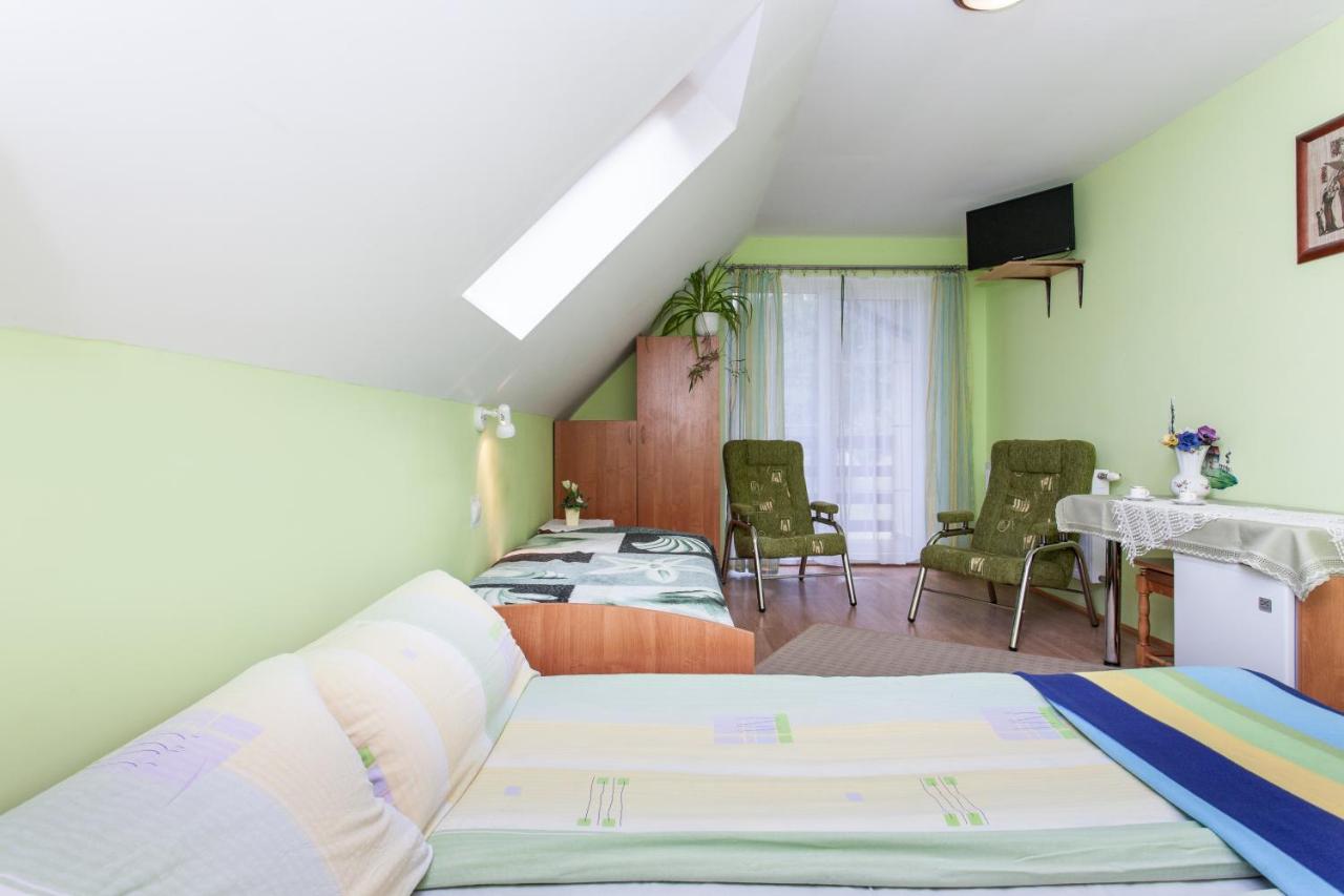 Dreibettzimmer mit Balkon