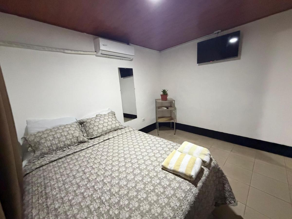 Hostal Flores - B&B Chinandega