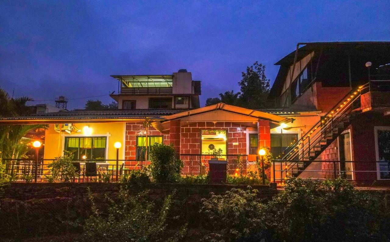 The Valley Sereno 4BHK With Private Pool Villa - Bed and Breakfast Mahabaleshwar