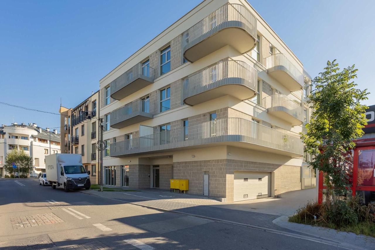 Spacious Apartment with a Balcony for 4 Guests by Noclegi Renters - Ferienwohnung Warschau