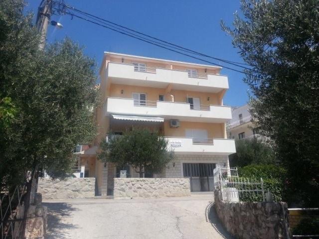 Apartman Kojan 4 - Ferienwohnung Omiš