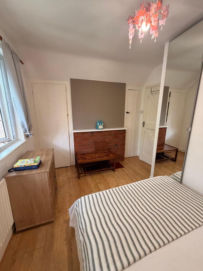 Bright Spacious Double Room with Garden Access - B&B Northwood