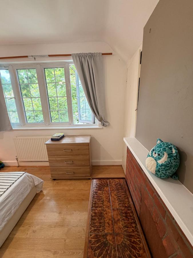 Bright Spacious Double Room with Garden Access - B&B Northwood