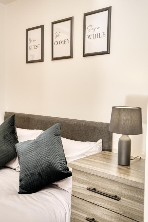 2-Bed Balcony Apartment Close to City Centre - B&B Manchester