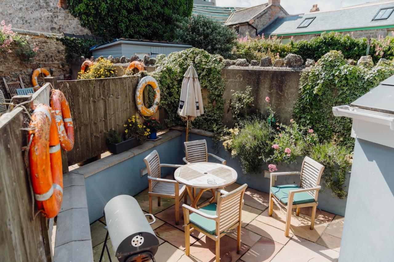 Close to Tenby Harbour No1 Albert View - Bed and Breakfast Tenby
