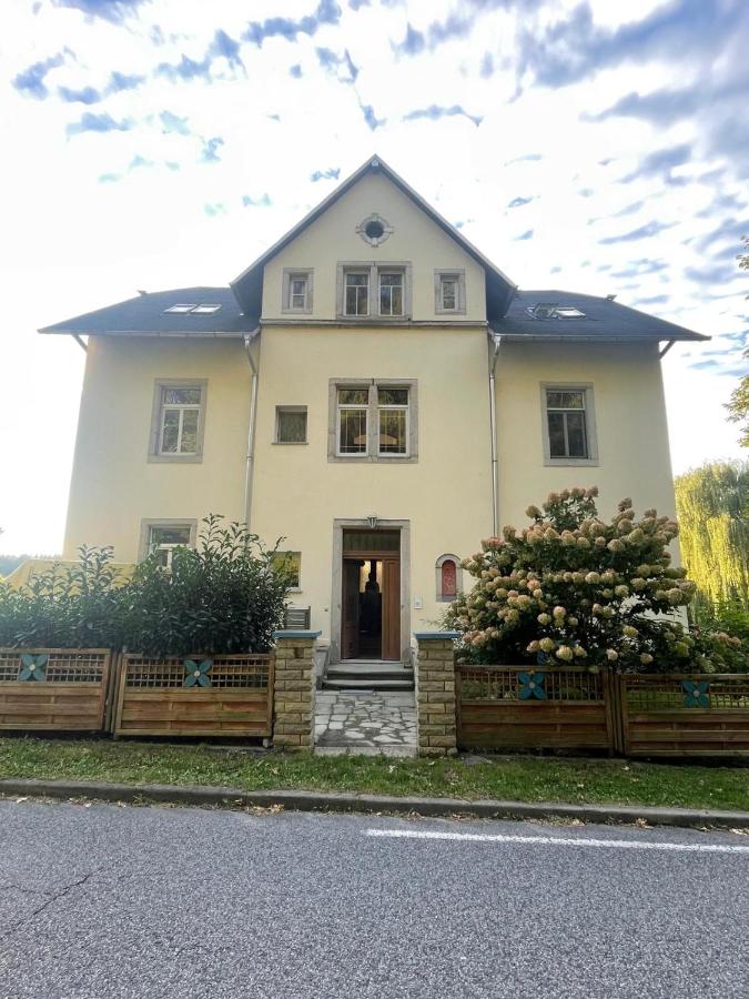 HohnsteinPanorama-3 Schlafzimmer-Bergblick-Parkplatz-Malerweg - B&B Hohnstein