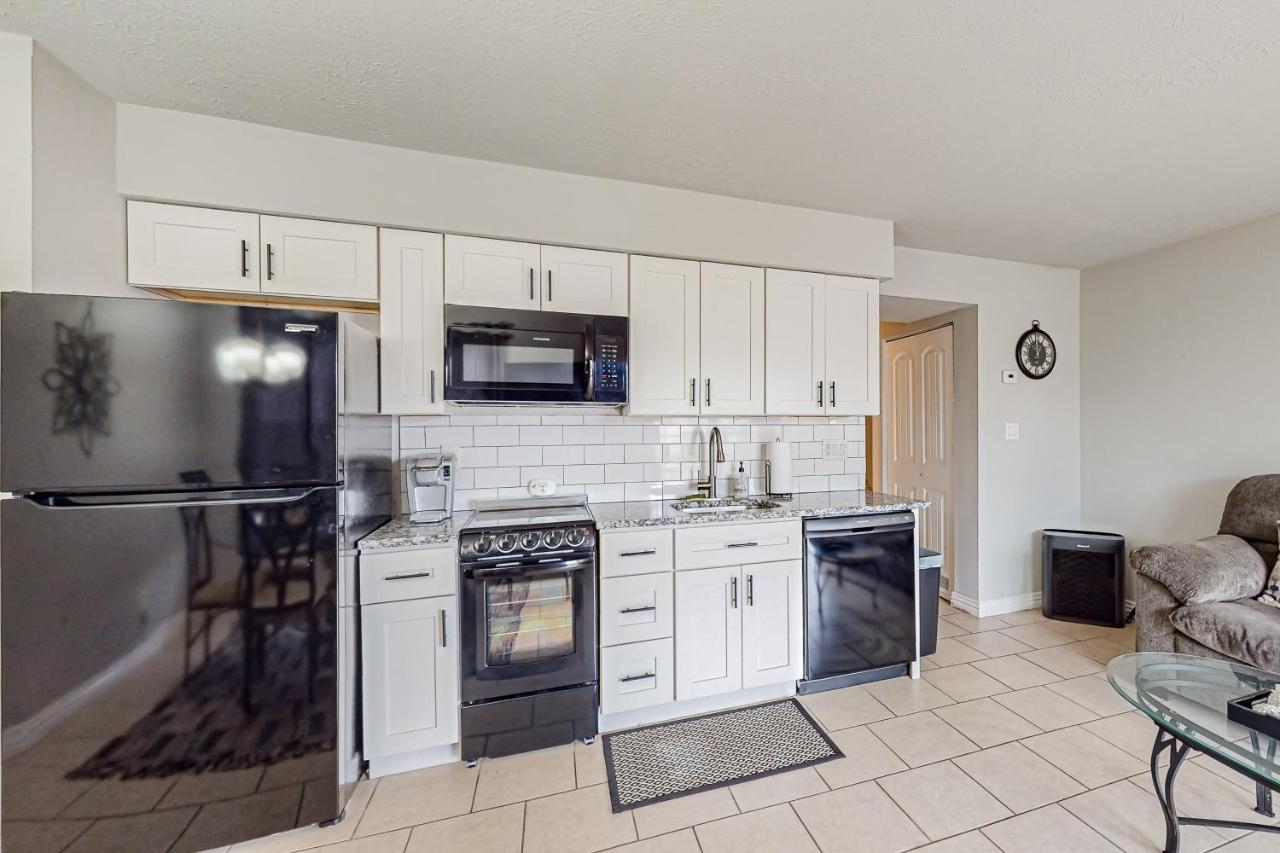 Entertainer's Landing, Unit 3 - B&B Branson