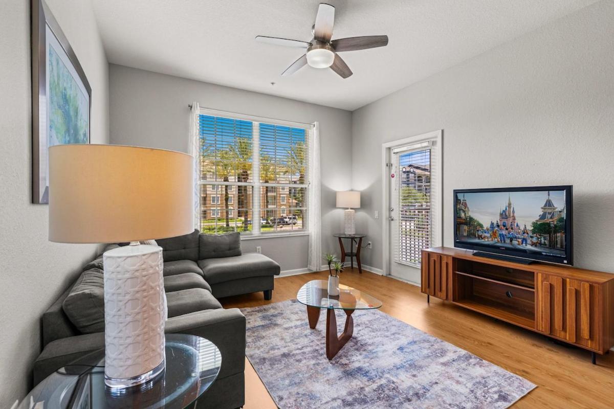 Spacious Condo Near Convention Ctr & I-Drive, Pool - Bed and Breakfast Orlando