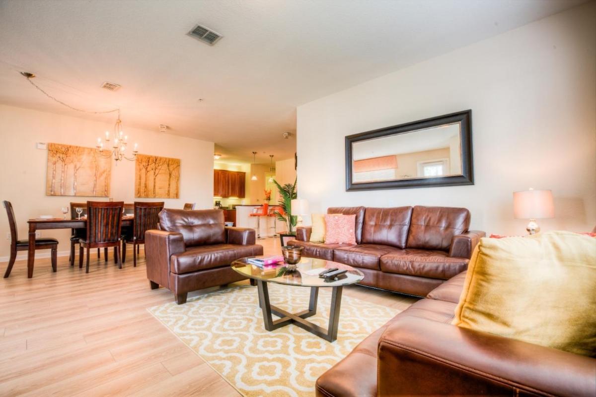 Newly Renovated LAKEVIEW Vista Cay Condo - B&B Orlando