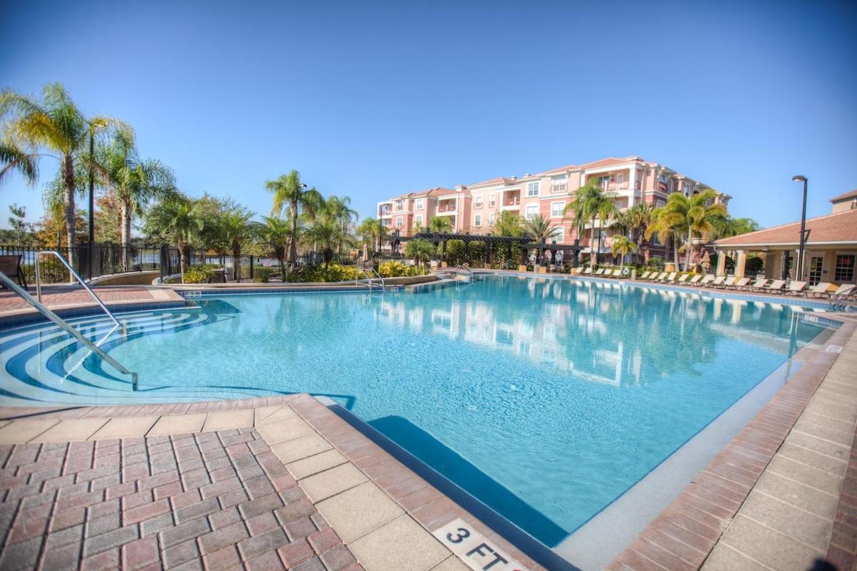 Newly Renovated LAKEVIEW Vista Cay Condo - B&B Orlando