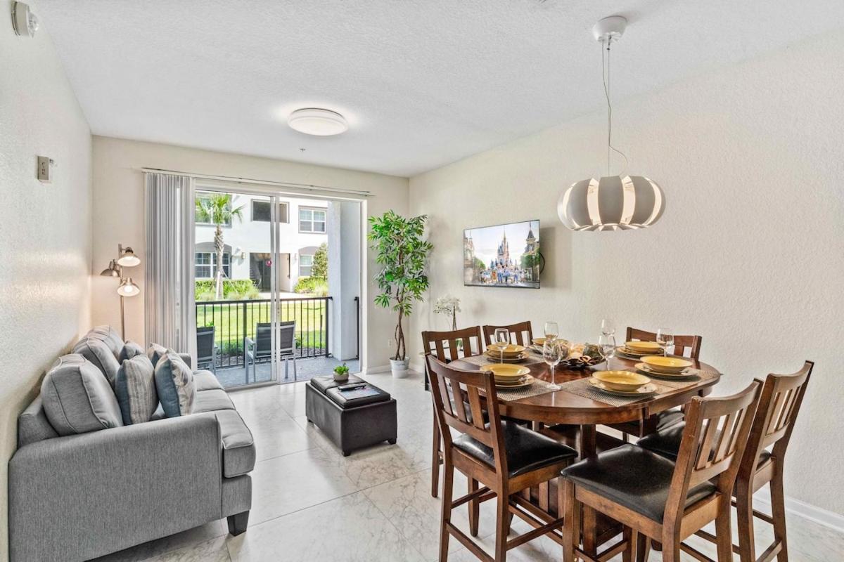 First floor Vista Cay Condo wFREE Resort Access - Bed and Breakfast Orlando