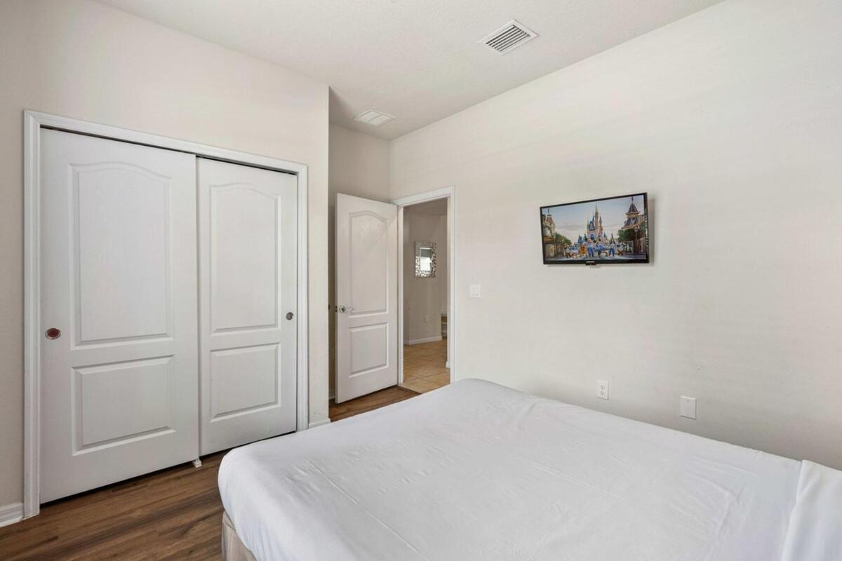 Resort Townhome wPRIVATE Pool & BBQ, near Disney - B&B Kissimmee