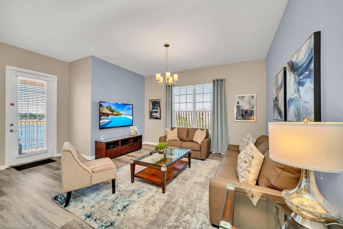 Lakeview Condo Directly Next To Pool Near WDW - Chambres d'hôtes Orlando