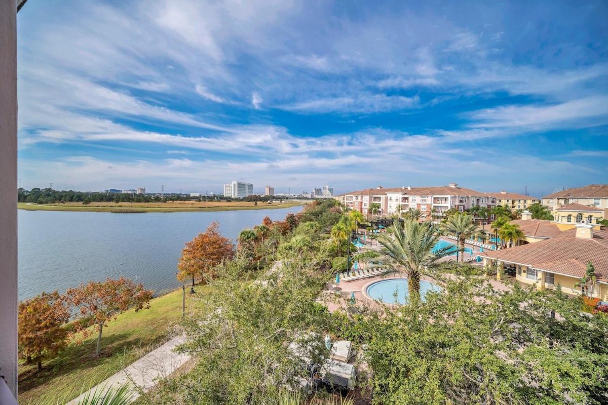 Lakeview Condo Directly Next To Pool Near WDW - Chambres d'hôtes Orlando