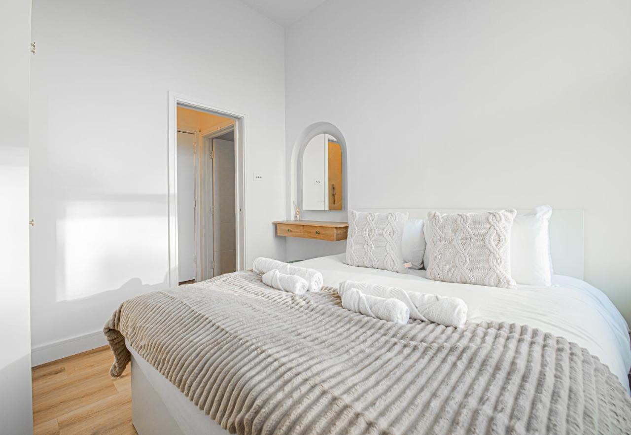 Bright Modern 2 Bed 2 Bath Apartment Paddington - Ferienwohnung London